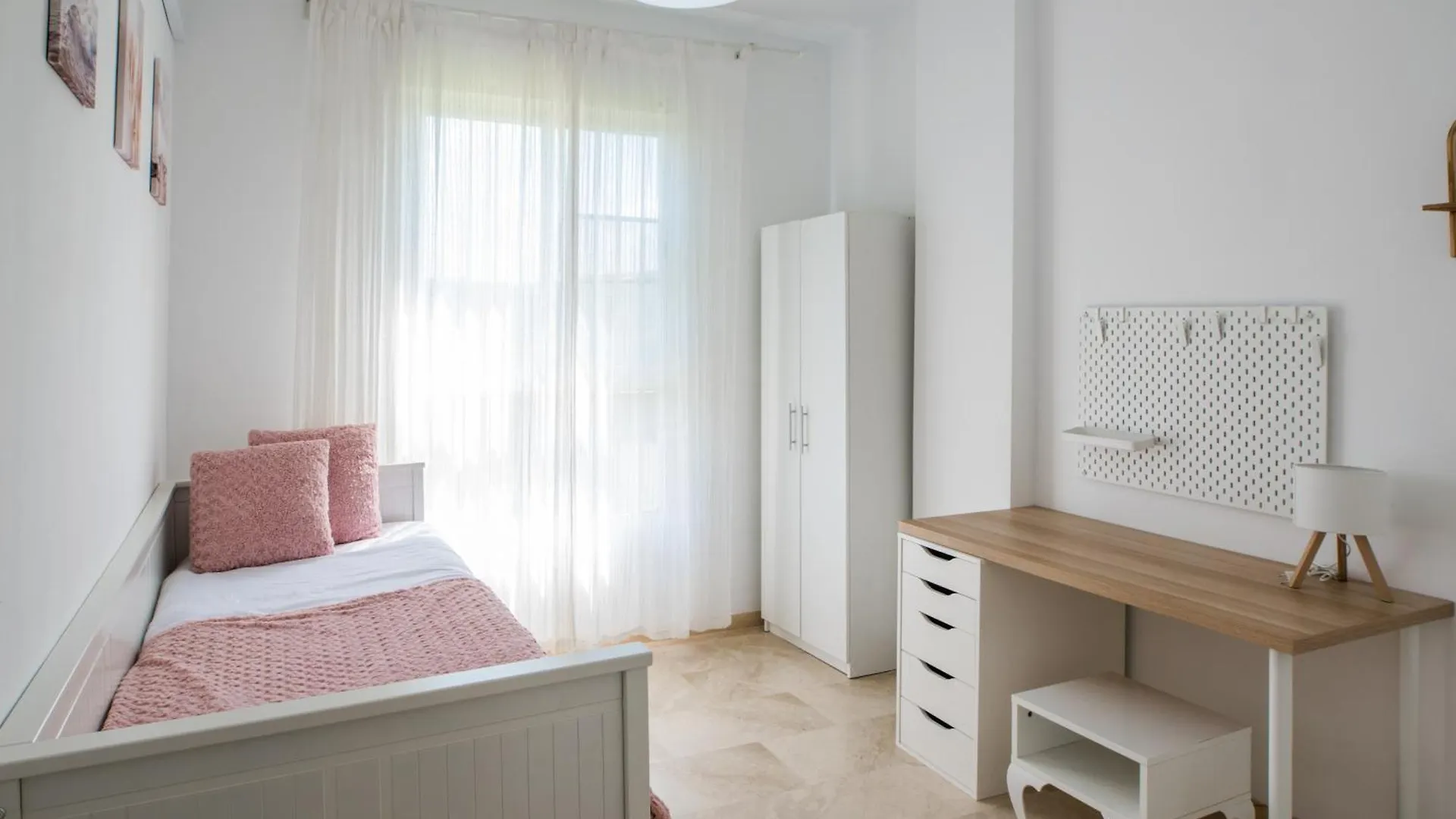 Valga Peaceful Retreat With Sea View Apartment Manilva Spain
